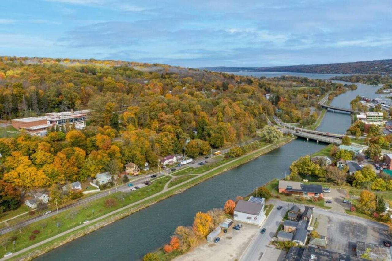 River Front Home In The Heart Of Итака Екстериор снимка